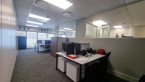 Oxford & Glenhove - 114 & 116 Oxford & Glenhove, Rosebank - Infinox unit to to let (9)